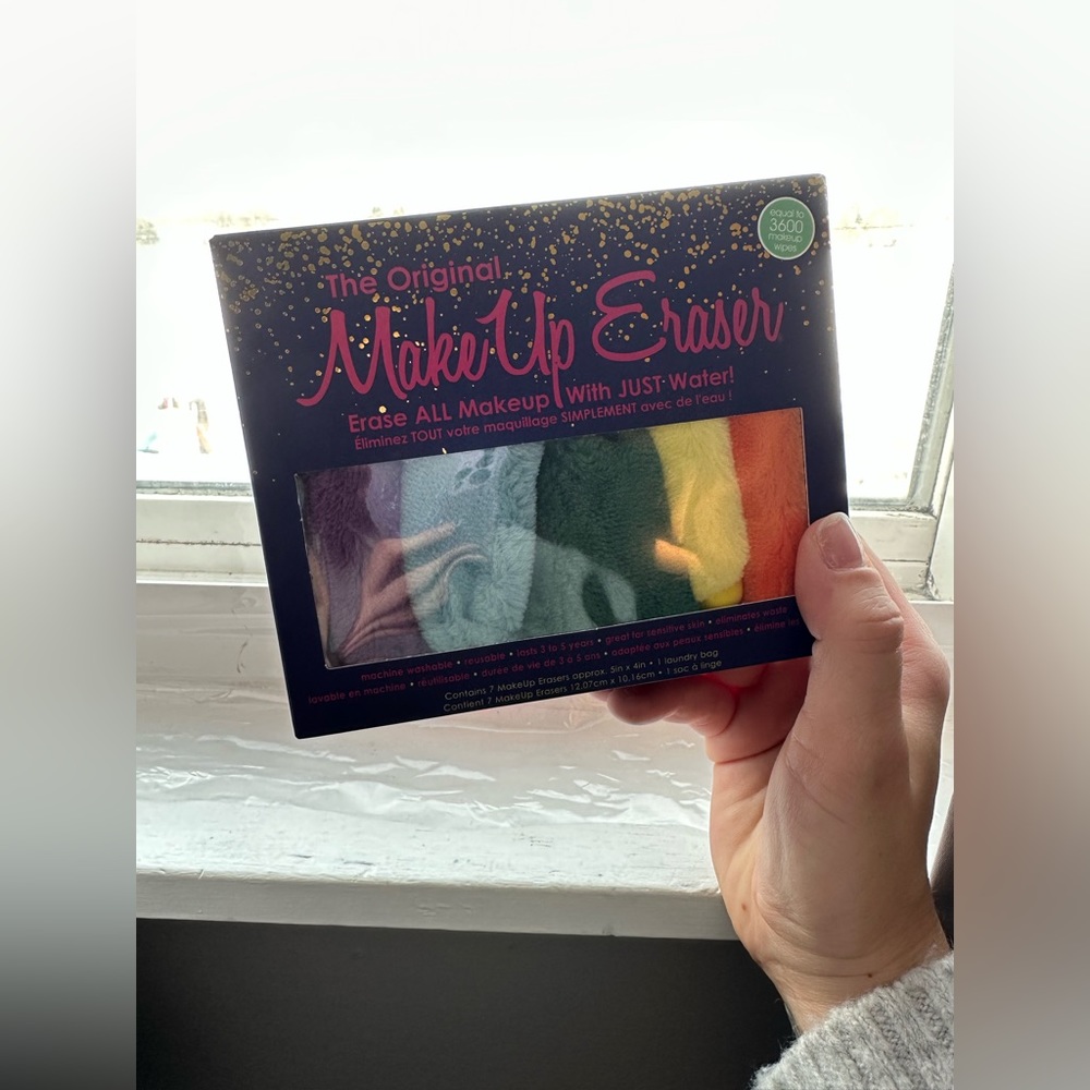 🆕 Box of 7 makeup erasers & 1 small bag